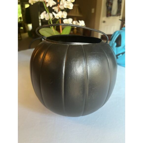 Vintage 7.5" Black and Orange General Foam Plastic Pumpkin Halloween Bucket - Picture 3 of 6